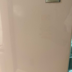 ピンク冷蔵庫Haierの画像