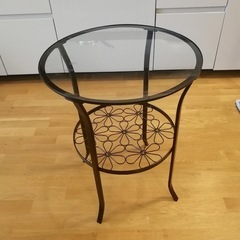 IKEA サイドテーブル　ガラステーブルの画像