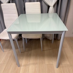 ガラステーブルの画像