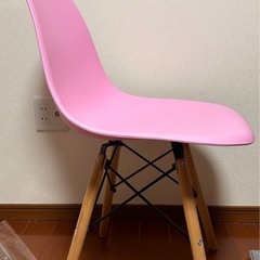 椅子　ピンク　背もたれあり
の画像