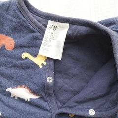 H&M 恐竜柄ロンパース 68 厚手　ネイビーの画像