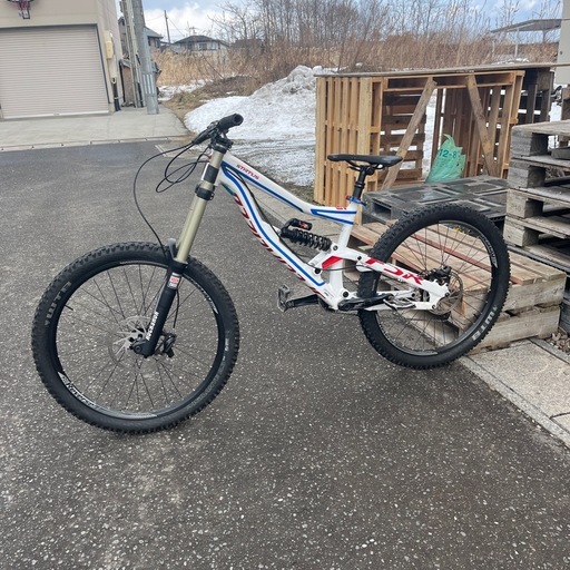 自転車 specialized status 2012 rockshox boxxer