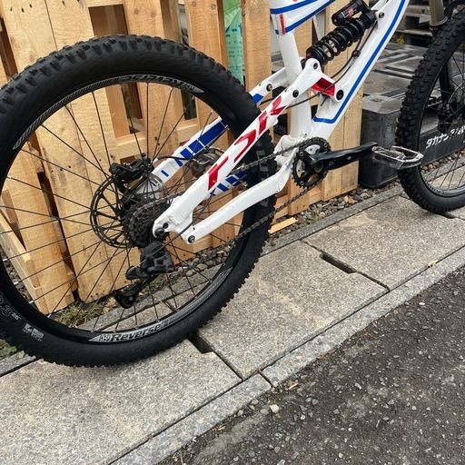 自転車 specialized status 2012 rockshox boxxer Status I