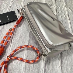 新品✨️Topologie Bottle Sacocheショルダーバッグ シルバーの画像