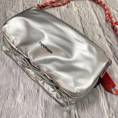 新品✨️Topologie Bottle Sacocheショルダーバッグ シルバーの画像