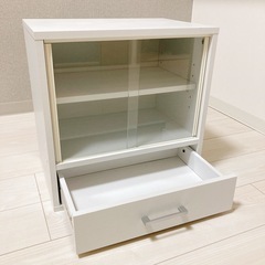 コンパクト食器棚の画像