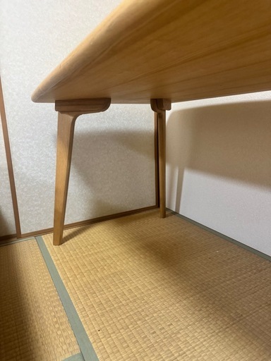 木のダイニングテーブル