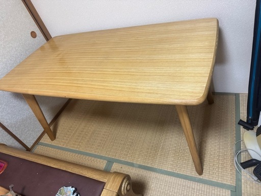 木のダイニングテーブル