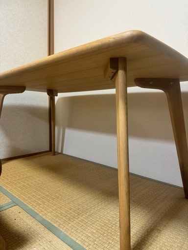 木のダイニングテーブル