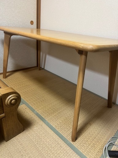 木のダイニングテーブル