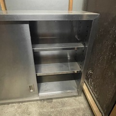 業務用壁掛けステンレス収納棚の画像