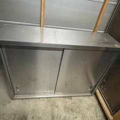 業務用壁掛けステンレス収納棚の画像