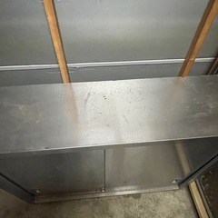 業務用壁掛けステンレス収納棚の画像