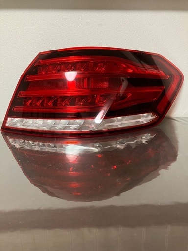 W212 後期　E250　純正　テールライト　右