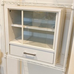 コンパクト食器棚の画像