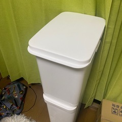 ゴミ箱の画像