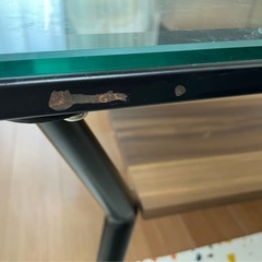 ガラステーブルの画像