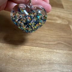キラキラハートウォーターキーホルダーの画像