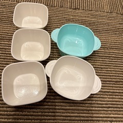 離乳食用容器や弁当箱・スプーンなどの画像