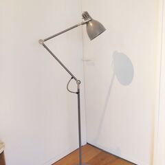 IKEA ARÖD フロアライト　アーロード スタンドライト カーキの画像