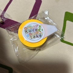 二穴バインダーと付箋、ペンの画像