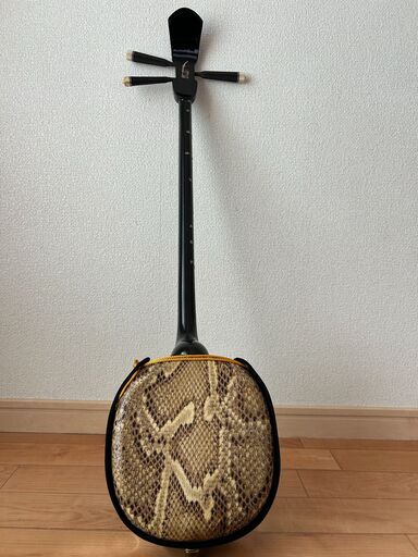 【取引終了】【本革・美品】沖縄三線セット（ツメ・予備弦・ケース付）大切に弾いてくださる方へ