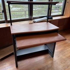 🔹少し大きめのパソコンデスク🔹オフィスの画像