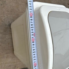 スイング式のゴミ箱の画像