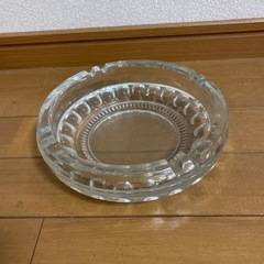 ガラス製灰皿3つの画像