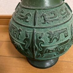 金属製花瓶の画像