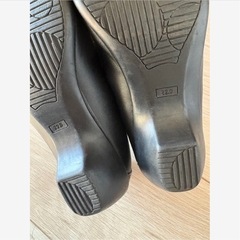 美品❤️訳あり品　ワイド幅　パンプス　ブラック22cmの画像