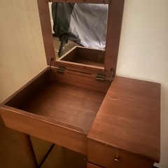 ビンテージ木製デスク、ドレッサーの画像