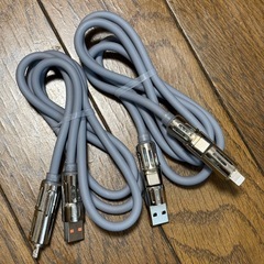 多機能な4in1急速充電ケーブル、USBタイプCとライトニング対応。　の画像