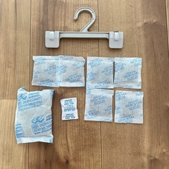 シリカゲル 8個入り 除湿・乾燥用 洋服用の画像