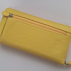 カードたっぷり収納　小銭が分けれる　オーストリッチラウンド長財布　イエローの画像