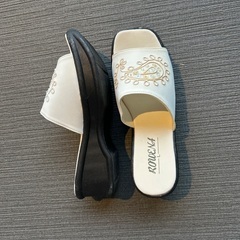 ホワイト刺繍サンダル38サイズの画像