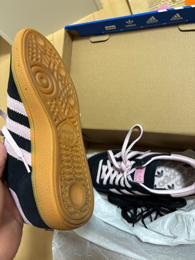 adidasスニーカー
