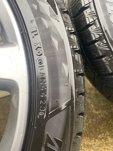 マツダ3ファストバック　ブリヂストンVRX3純正アルミ　215/45R18スタッドレス2023製4本