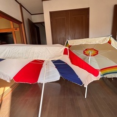 ビーチパラソル2本の画像