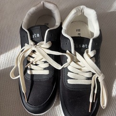 スニーカー　23.5センチの画像