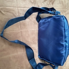 未使用のショルダーバックの画像