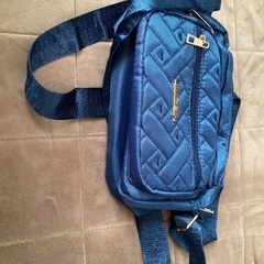 未使用のショルダーバックの画像