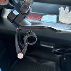 挟むスマホホルダーの画像