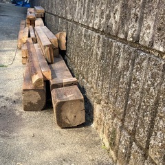 分厚い木材の画像