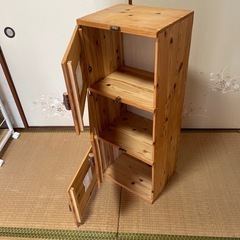 三段ボックス　扉付き　木製の画像