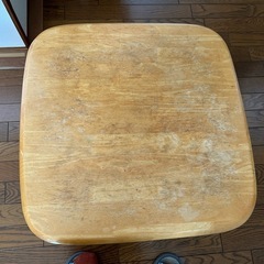 お譲り先決定　小さいテーブルの画像