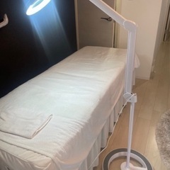 無料で差し上げます、フロアスタンド拡大鏡ライト の画像