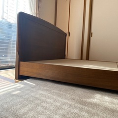 ダブルベッドフレームの画像