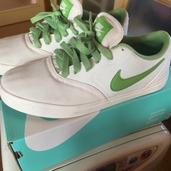 NIKESBスニーカー24センチの画像