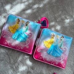 プリンセス財布とポーチの画像